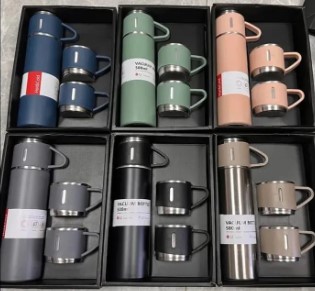500ml Vacuum Flask Set with 3 Extra Cups – Your Perfect On-the-Go Companion